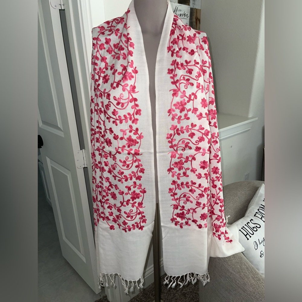Sevya Handmade Hand Embroidered Pink & White beautiful Pashmina/Rani/Shawl/Wrap